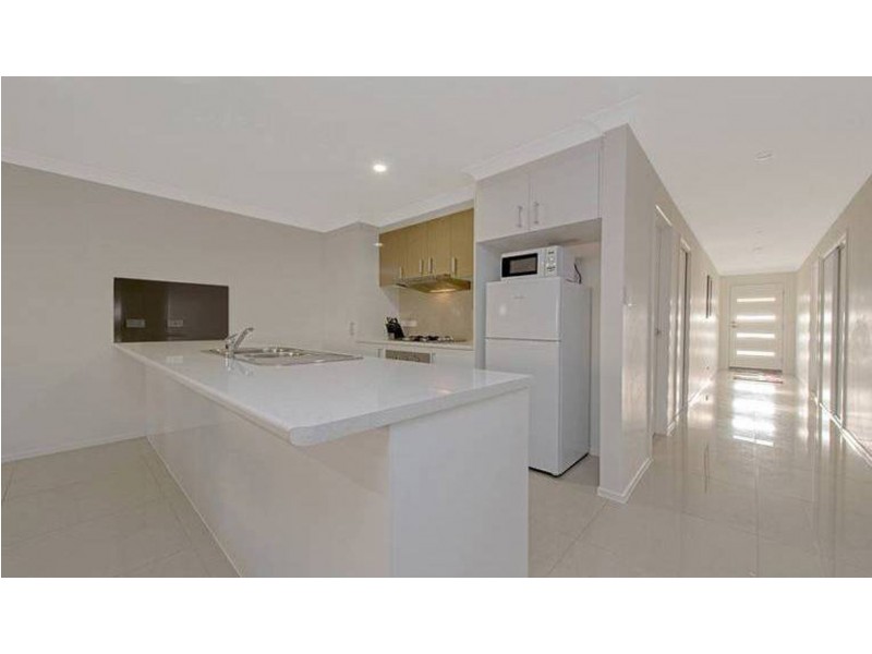 2/6 Rubie Court, Westbrook QLD 4350