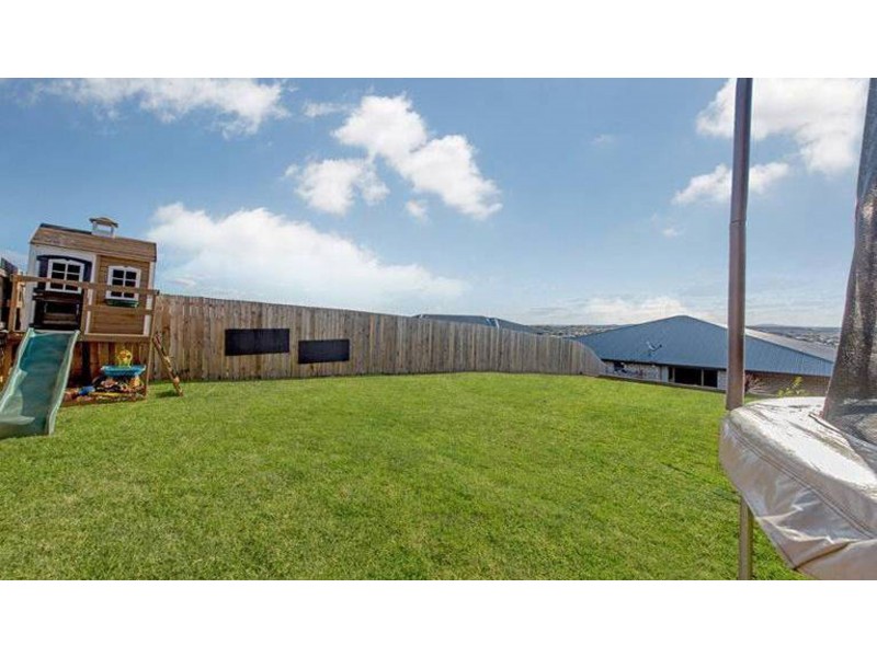 2/6 Rubie Court, Westbrook QLD 4350