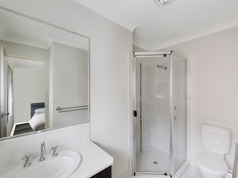 4 Latham Court, Wilsonton QLD 4350