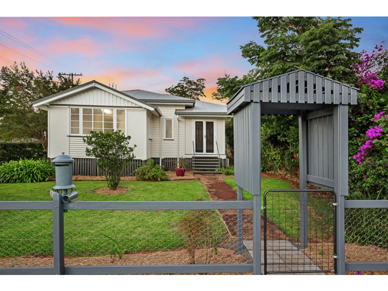 25 Bridge Street, Mount Lofty QLD 4350