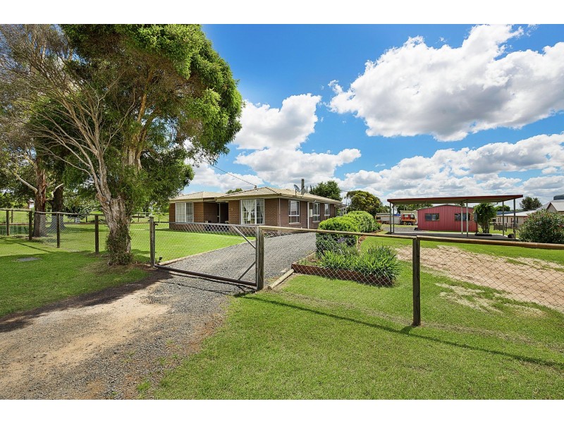 5 Barker Street, Goombungee QLD 4354