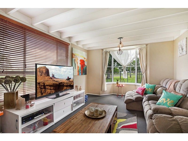 5 Barker Street, Goombungee QLD 4354