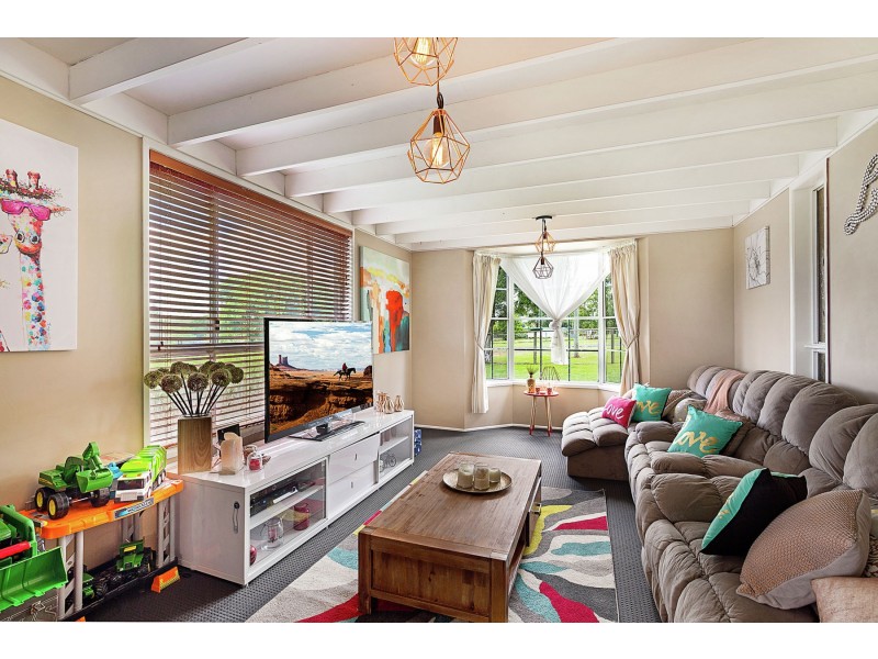 5 Barker Street, Goombungee QLD 4354