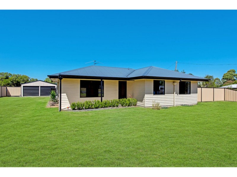 4 Peters Street, Goombungee QLD 4354