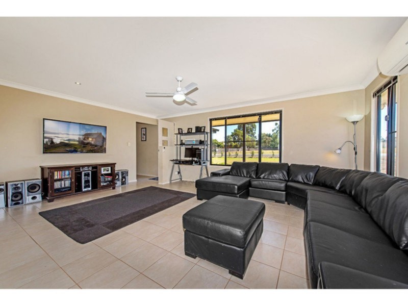 4 Peters Street, Goombungee QLD 4354