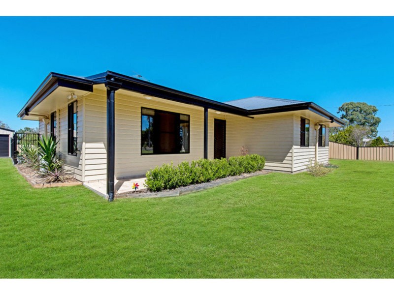 4 Peters Street, Goombungee QLD 4354