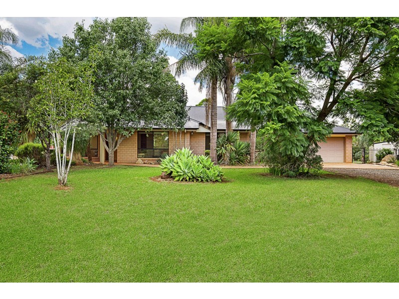 5 Bradys Road, Highfields QLD 4352