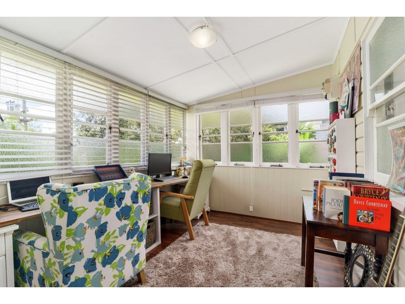 17 Whichello Street, Newtown QLD 4350