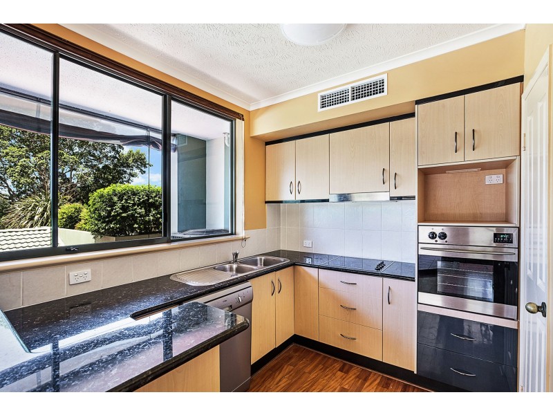 2/14 Cottesloe Street, East Toowoomba QLD 4350