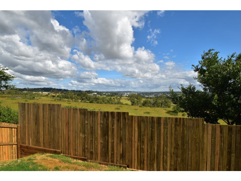 6 Westview Drive, Mount Kynoch QLD 4350