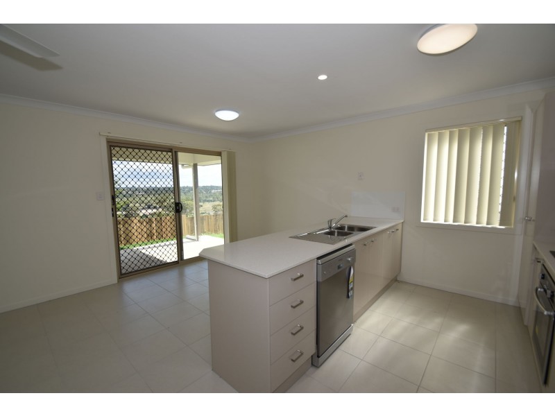 6 Westview Drive, Mount Kynoch QLD 4350