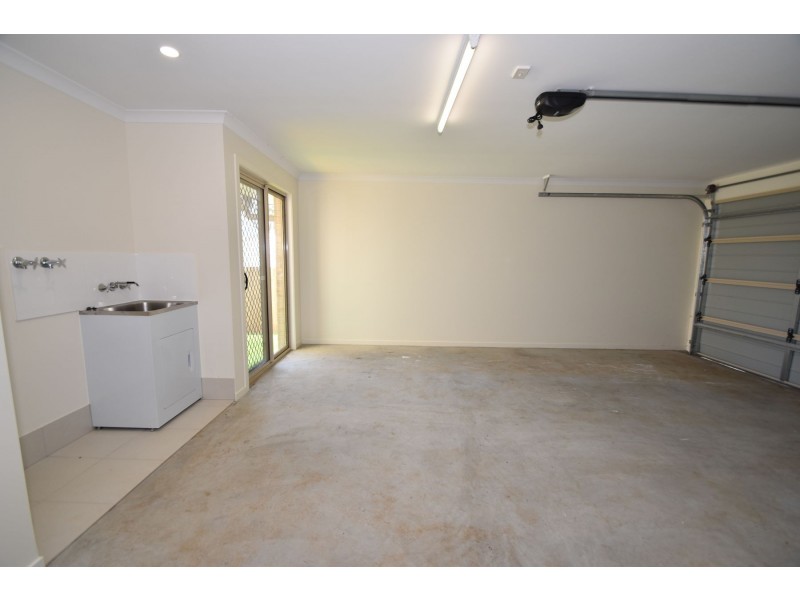 6 Westview Drive, Mount Kynoch QLD 4350