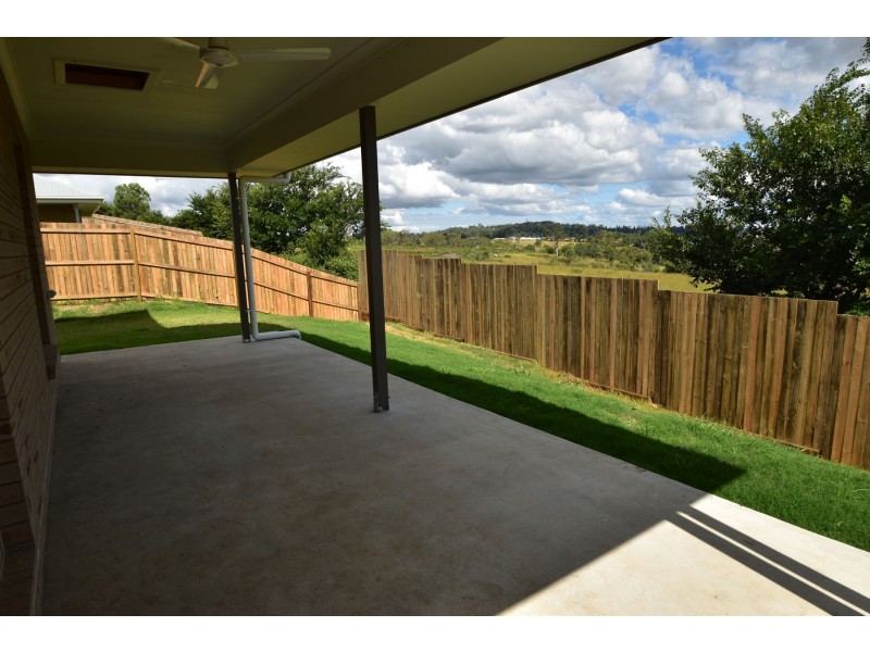 6 Westview Drive, Mount Kynoch QLD 4350