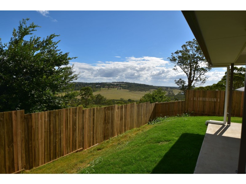 6 Westview Drive, Mount Kynoch QLD 4350