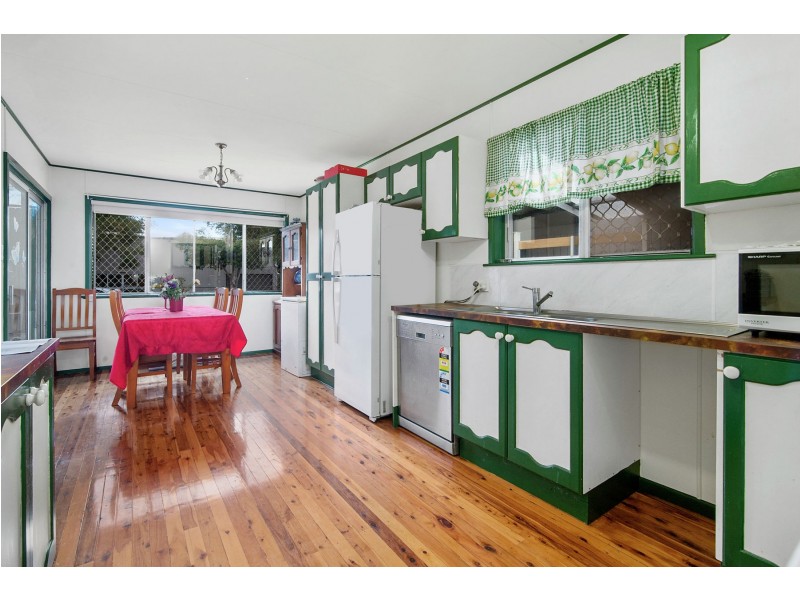 32 Warwick Street, Harristown QLD 4350