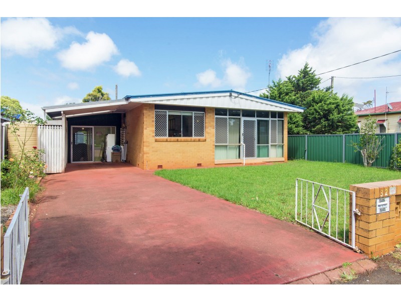 32 Warwick Street, Harristown QLD 4350