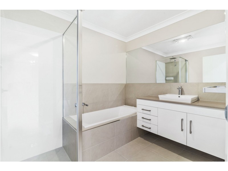 2&3/23 Devine Street, Harristown QLD 4350
