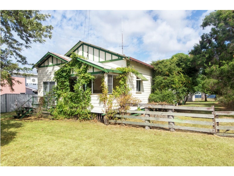 81 Mocatta Street, Goombungee QLD 4354