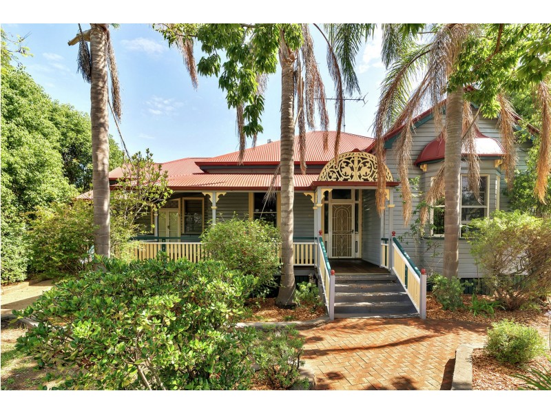 204 Campbell Street, Newtown QLD 4350