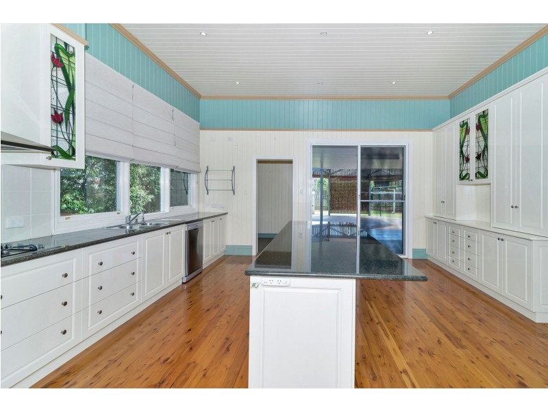 204 Campbell Street, Newtown QLD 4350