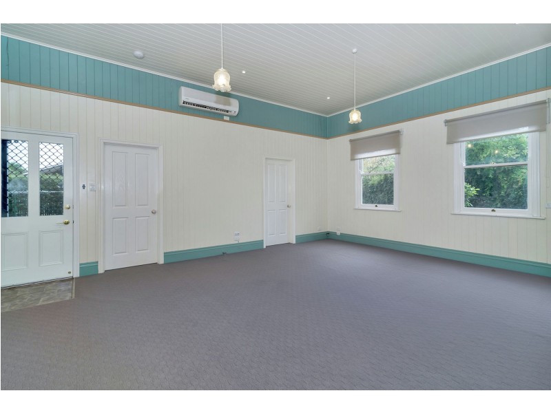 204 Campbell Street, Newtown QLD 4350
