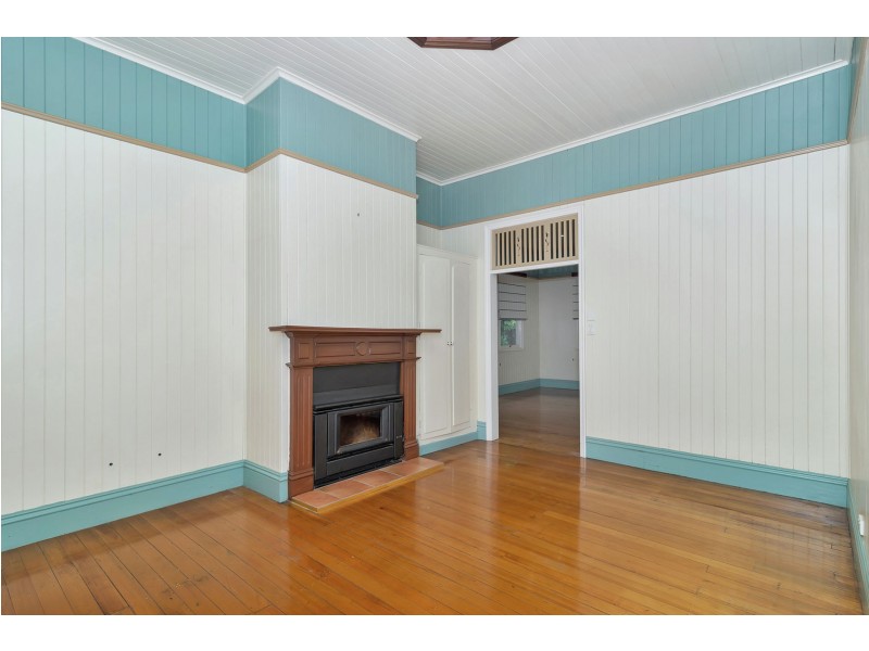 204 Campbell Street, Newtown QLD 4350