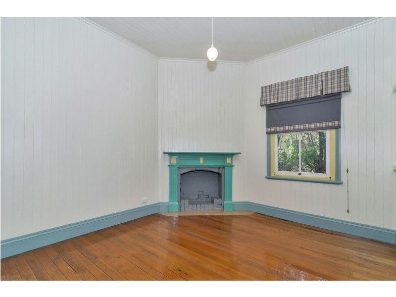 204 Campbell Street, Newtown QLD 4350