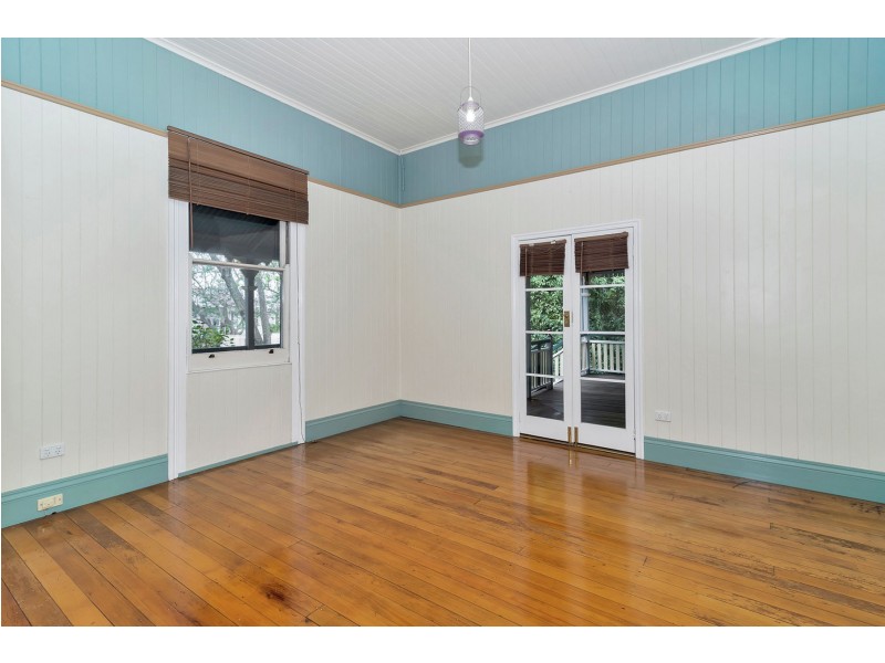 204 Campbell Street, Newtown QLD 4350