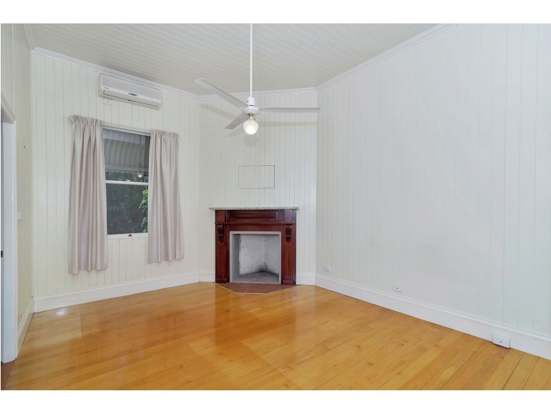 204 Campbell Street, Newtown QLD 4350