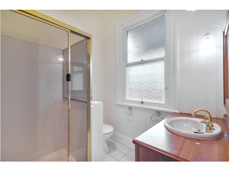 204 Campbell Street, Newtown QLD 4350