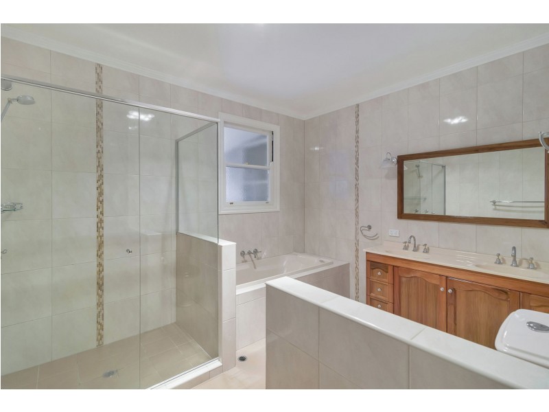 204 Campbell Street, Newtown QLD 4350