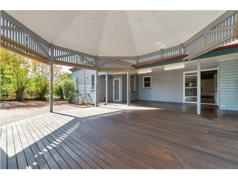204 Campbell Street, Newtown QLD 4350