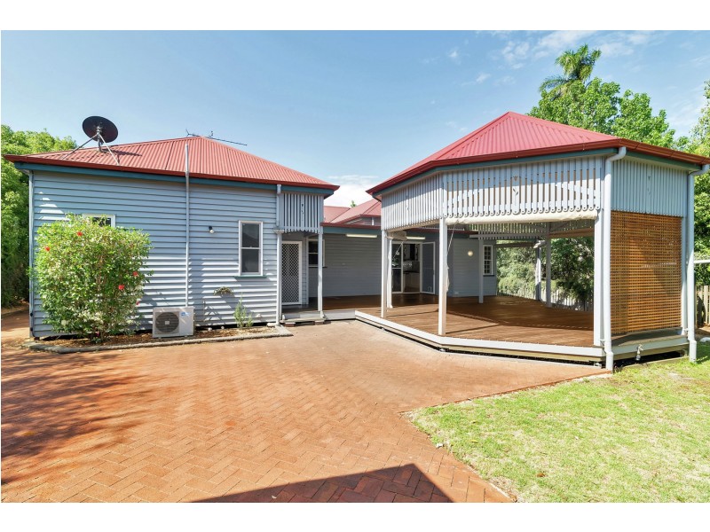204 Campbell Street, Newtown QLD 4350