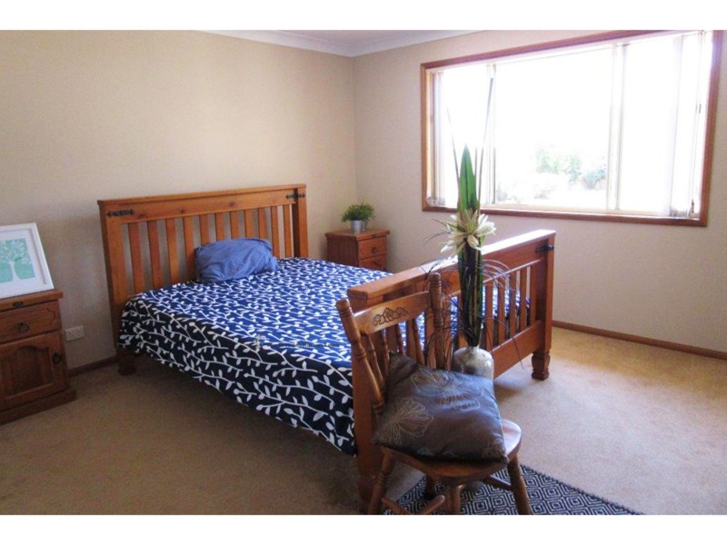 10 Manooka Crescent, Highfields QLD 4352