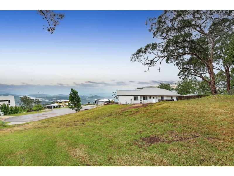 12 St Ives Court, Mount Lofty QLD 4350