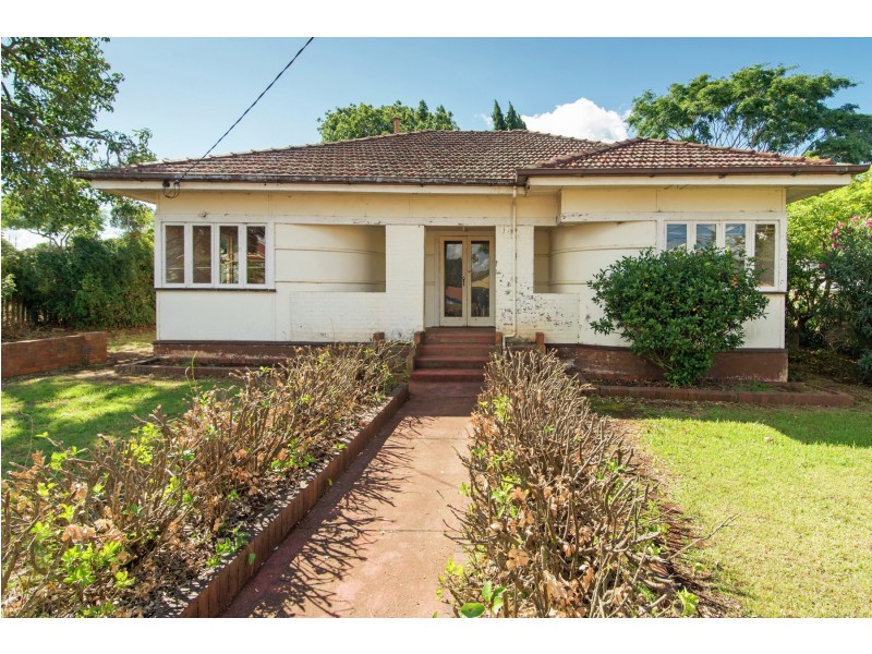 225 Herries Street, Newtown QLD 4350
