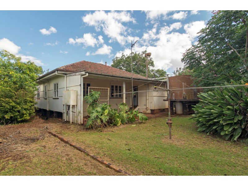 225 Herries Street, Newtown QLD 4350