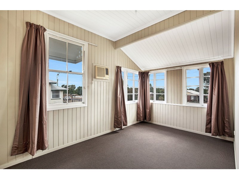 6 John Street, Goombungee QLD 4354