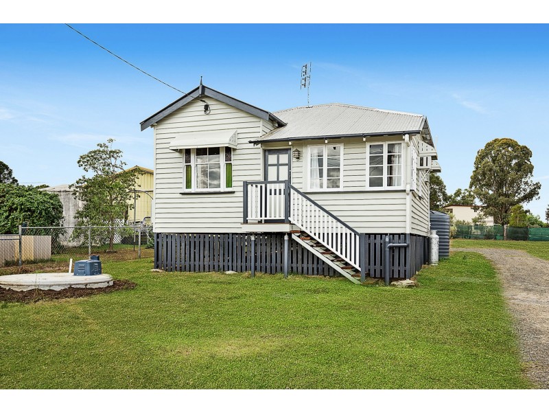 6 John Street, Goombungee QLD 4354