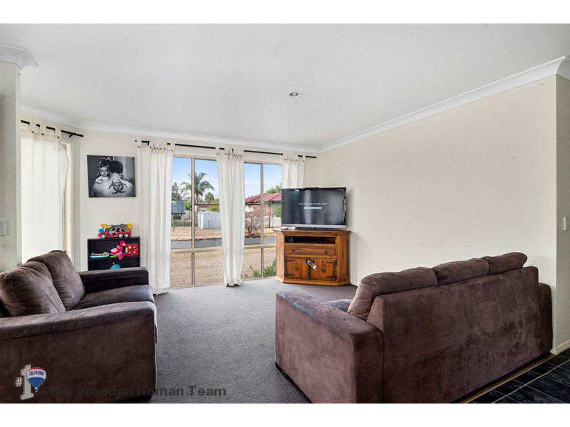 6 Milligan Street, Oakey QLD 4401