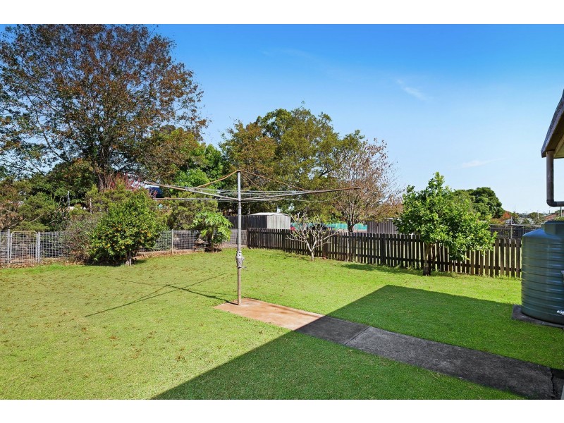 42 Lotus Crescent, Centenary Heights QLD 4350
