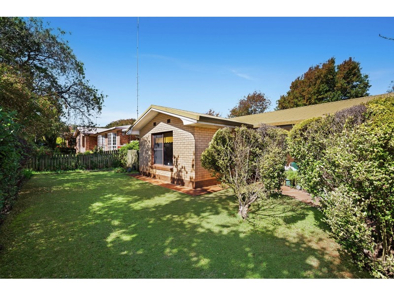 42 Lotus Crescent, Centenary Heights QLD 4350