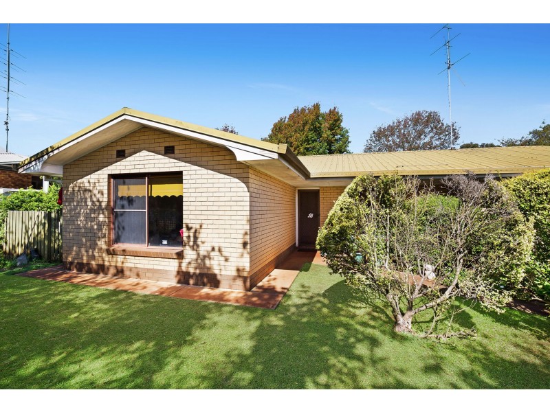 42 Lotus Crescent, Centenary Heights QLD 4350