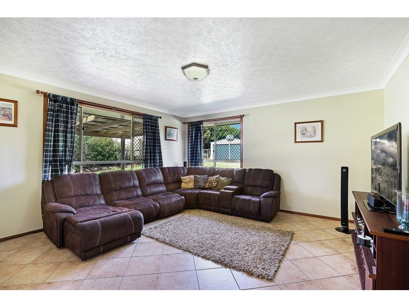 27 Flamingo Road, Highfields QLD 4352