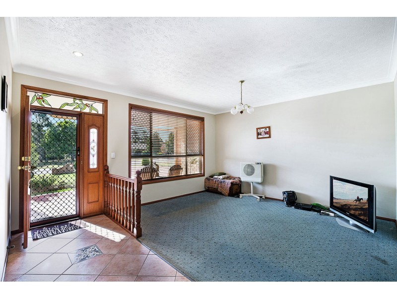 27 Flamingo Road, Highfields QLD 4352