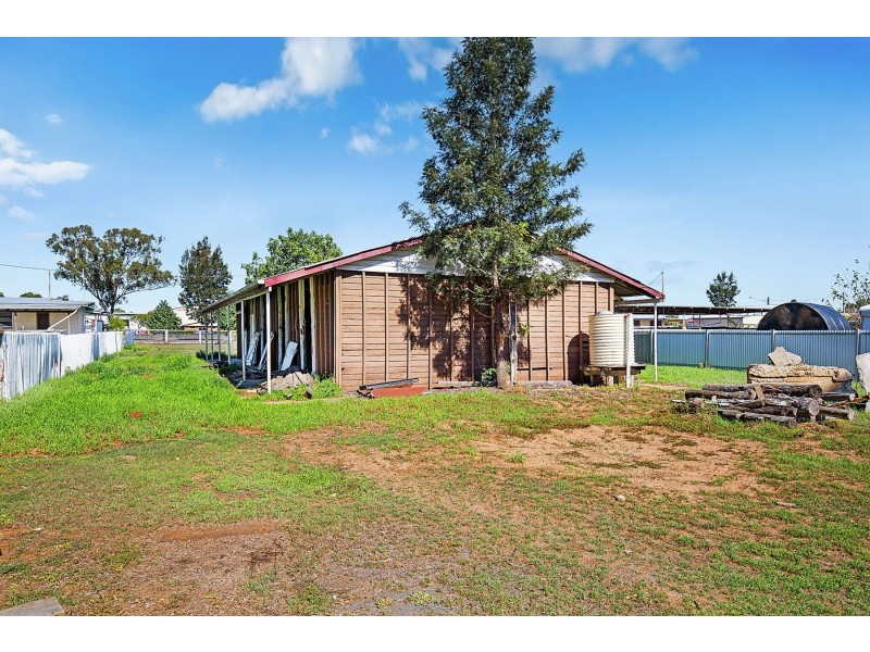 27 Donely Street, Oakey QLD 4401