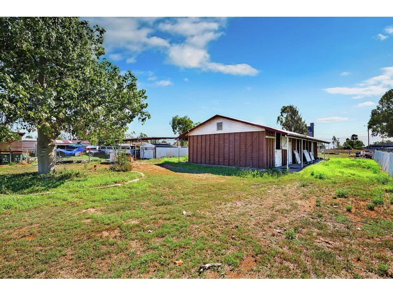 27 Donely Street, Oakey QLD 4401