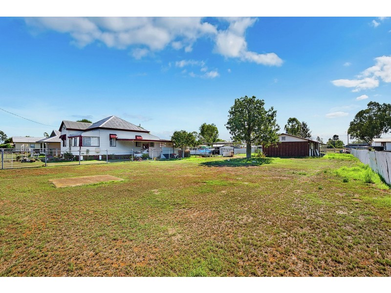 27 Donely Street, Oakey QLD 4401