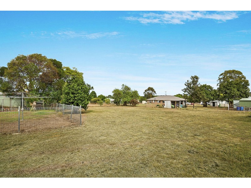 17 Daher Street, Goombungee QLD 4354