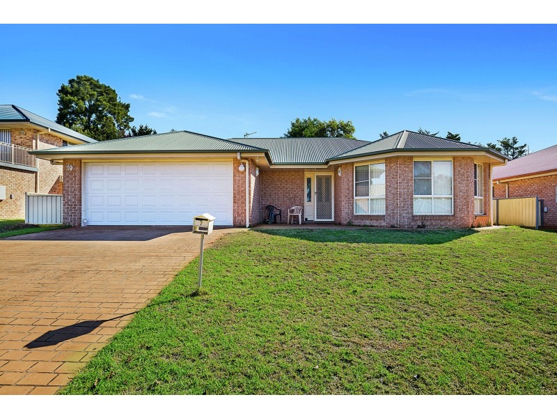 7 Hillcrest Court, Kearneys Spring QLD 4350